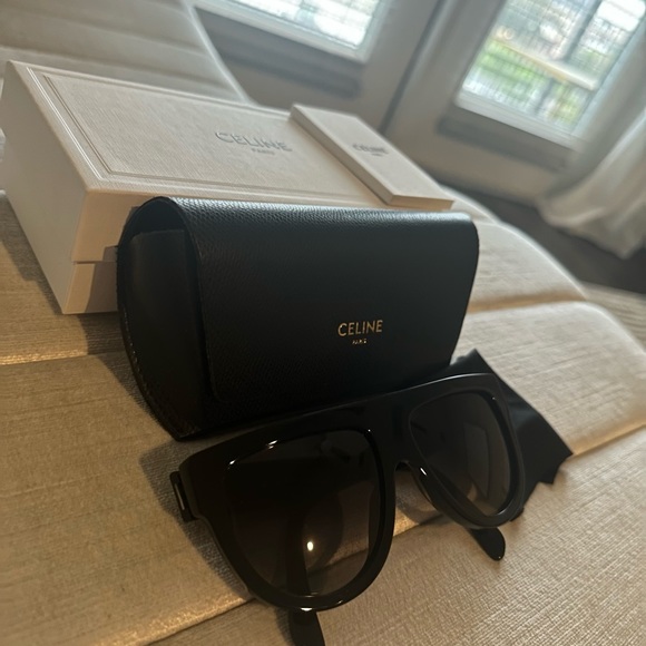 Celine Shadow - Picture 4 of 8